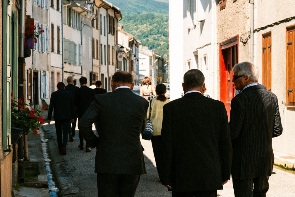 Mariage Civile Ariege procession dans les rue